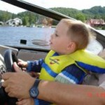 Félix aux commandes d’un super bateau!