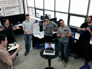 Le Standup Meeting ou comment reconnaître, unifier et énergiser votre équipe